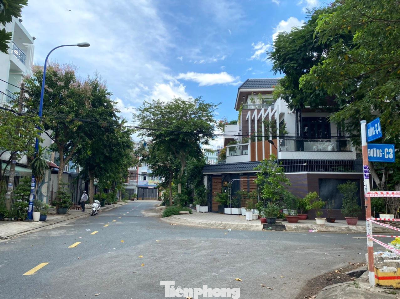 Đáng chú ý, Bệnh viện Dã chiến thu dung số 2 nằm lọt thỏm trong khu dân cư.