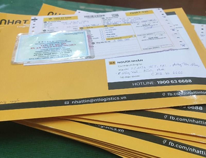 Số chứng chỉ, văn bằng chuẩn bị gởi chuyển phát nhanh. Ảnh: Công an cung cấp. Số chứng chỉ, văn bằng chuẩn bị gởi chuyển phát nhanh. Ảnh: Công an cung cấp.