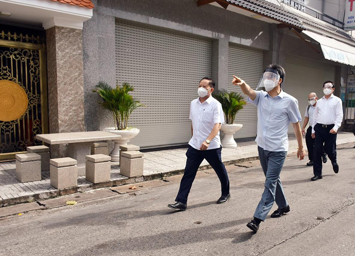 Phó Thủ tướng kiểm tra công tác phòng, chống dịch COVID-19 tại thị trấn Long Hải, huyện Long Điền. Ảnh: Báo Bà Rịa-Vũng Tàu.