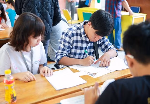 Thí sinh chưa thi tốt nghiệp, trường đại học không được công bố trúng tuyển. Thí sinh chưa thi tốt nghiệp, trường đại học không được công bố trúng tuyển.