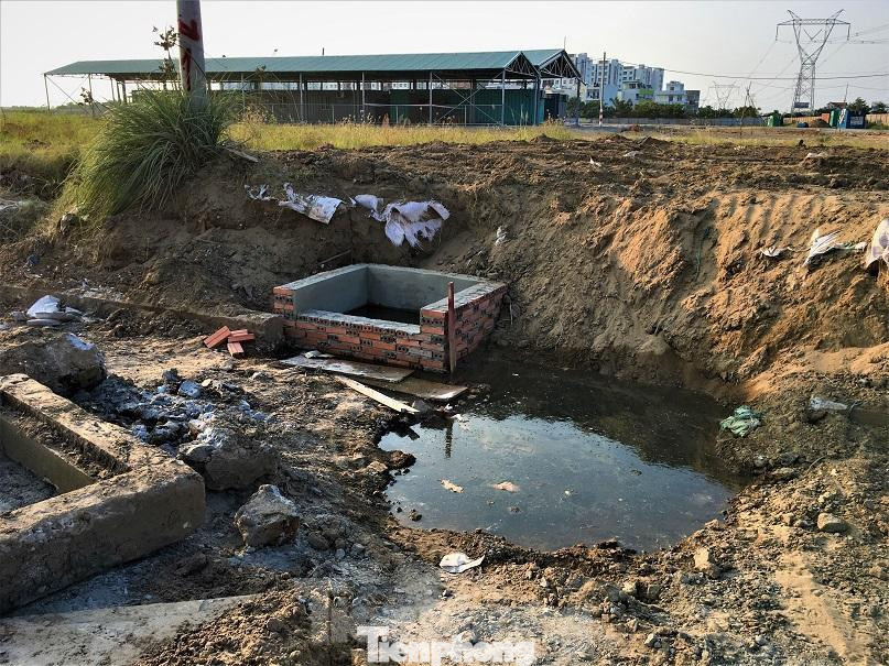 Tại văn bản số 1891, UBND quận 8 khẳng định, UBND TPHCM không chấp thuận chủ trương đầu tư cho Nhà đầu tư phát triển dự án ở khu vực Cảng Phú Định nêu trên cũng như trên địa bàn quận 8. Việc một số trang mạng đưa tin giới thiệu, quảng cáo về dự án nhà ở có tên gọi Harbor City tại quận 8 là không đúng thực tế. Mọi hành vi quảng cáo, rao bán nhà, đất dự án khu đô thị tại dự án này là bất hợp pháp.