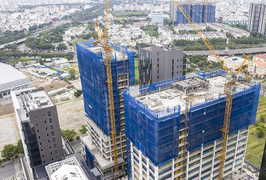 Bất động sản là ngành liên thông chặt chẽ giữa ngân hàng - chứng khoán- bảo hiểm. Nếu bất động sản bị ảnh hưởng thì hệ lụy kéo theo hàng loạt.