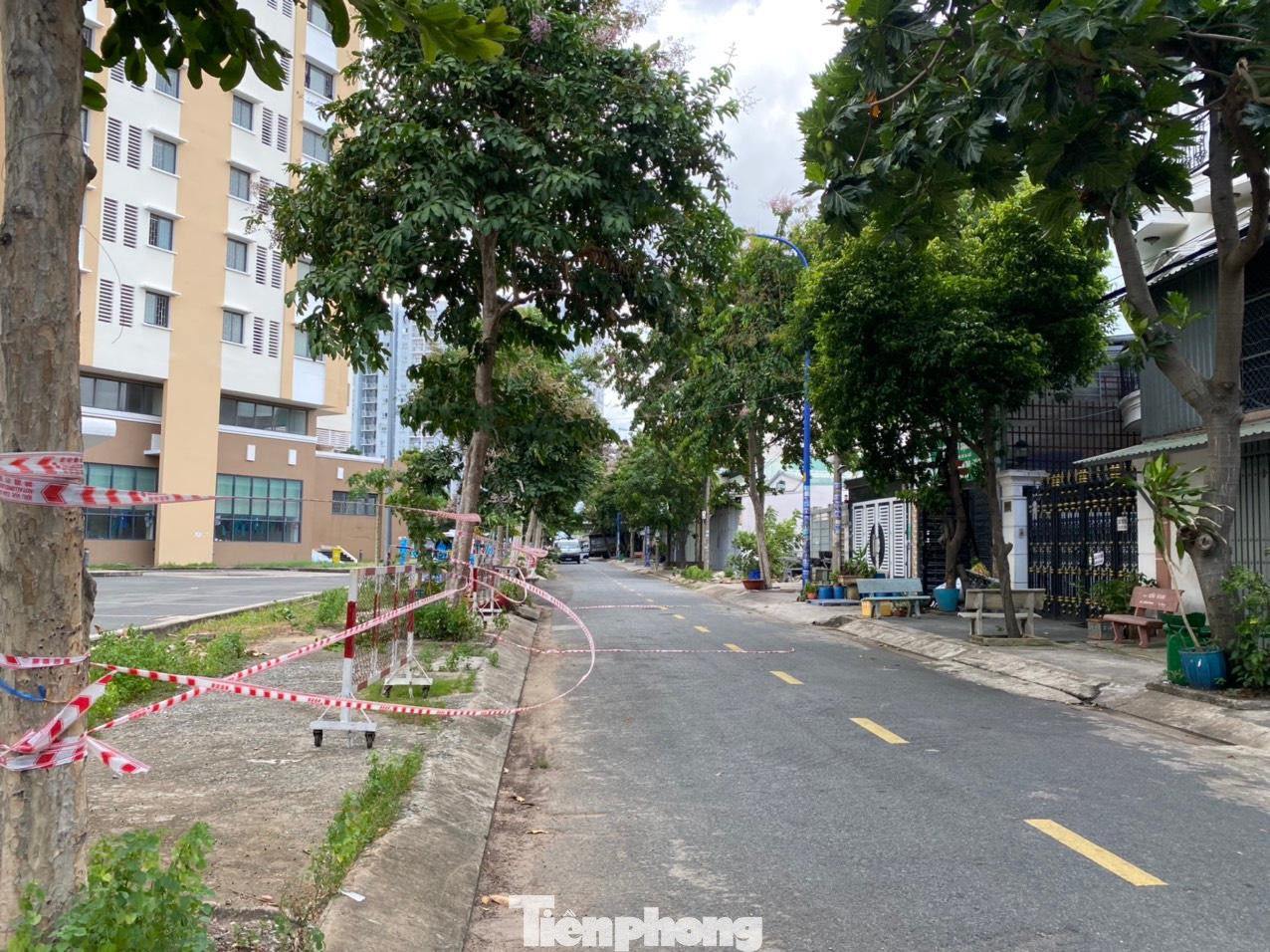 Trong đó, khu chung cư tái định cư nằm trên đường B, phường Tân Thới Nhất, quận 12 đã được đưa vào vận hành, nhận bệnh từ chiều 5/7, với tên gọi là Bệnh viện Dã chiến thu dung số 2.