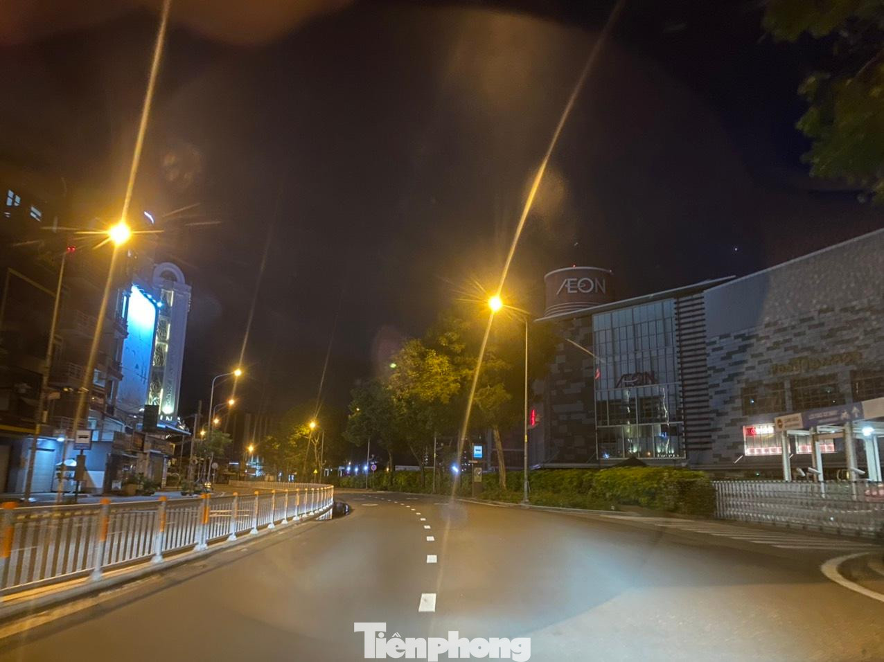 Một siêu thị lớn nhất quận Tân Phú cũng đóng cửa trước 18h.