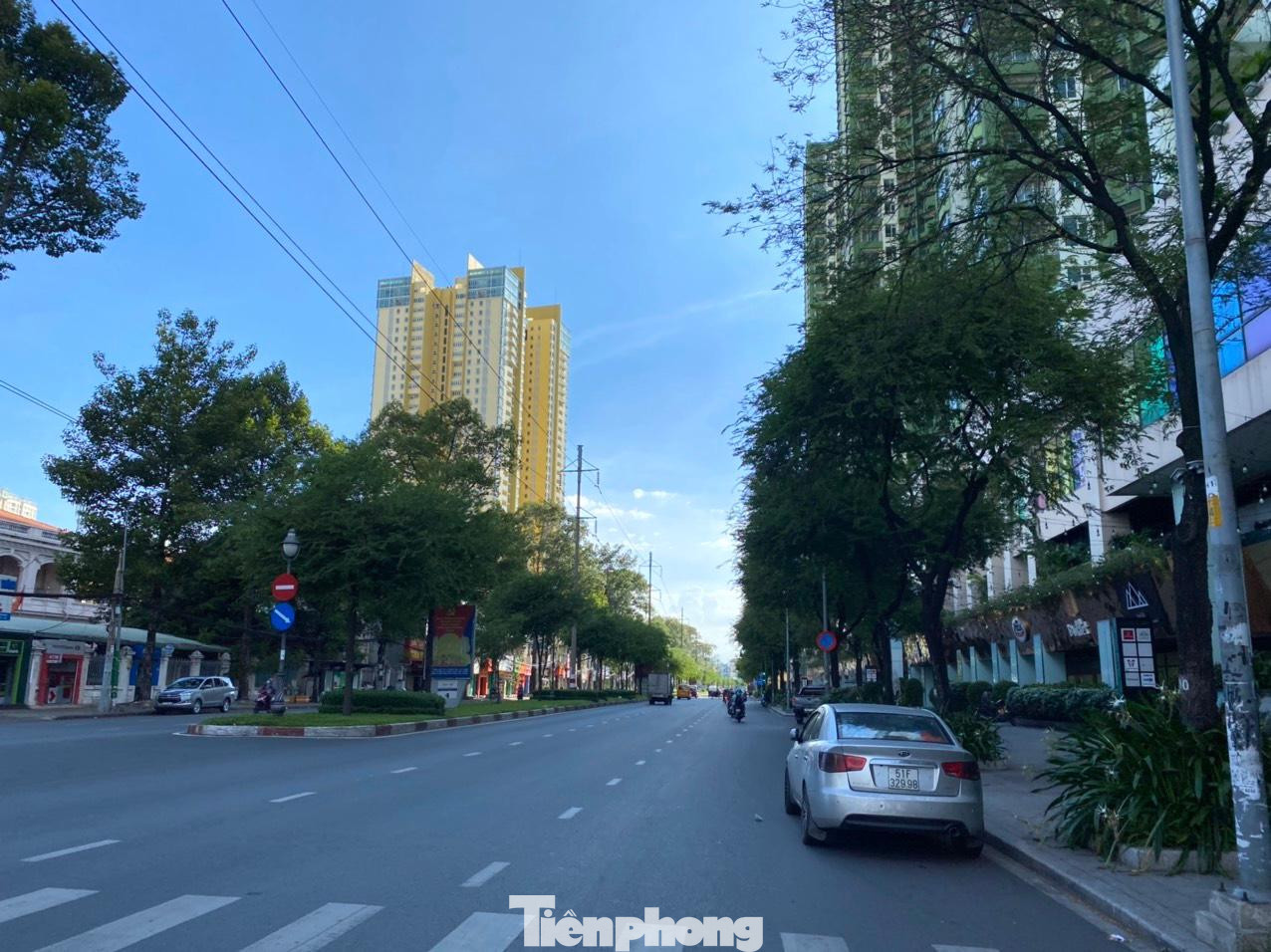 Nằm trên đường Hồng Bàng, quận 5, TPHCM với 6 làn xe, Thuận Kiều Plaza thuận tiện cho việc kinh doanh.