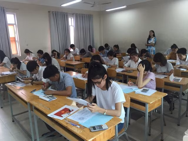 Trường ĐH Luật TP. HCM sẽ hỗ trợ mỗi sinh viên 200.000 đồng để học trực tuyến.