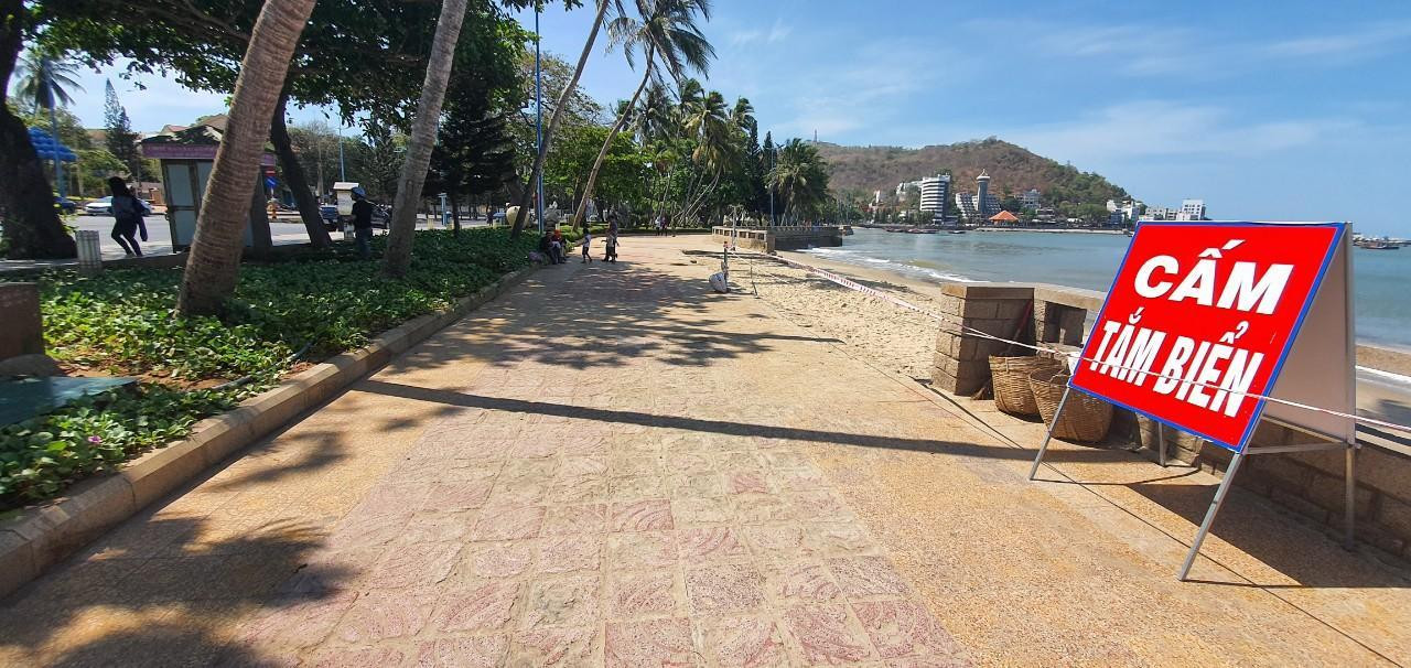 Vũng Tàu sẽ nới lỏng một số dịch vụ đi kèm với việc kiểm soát dịch. Vũng Tàu sẽ nới lỏng một số dịch vụ đi kèm với việc kiểm soát dịch.