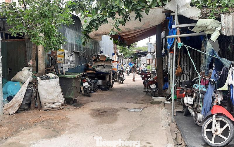 Nhiều xóm trọ ở Sài Gòn liên tục cầu cứu vì gặp khó khăn do liên tục bị phong tỏa, giãn cách và nhiều người thất nghiệp. Nhiều xóm trọ ở Sài Gòn liên tục cầu cứu vì gặp khó khăn do liên tục bị phong tỏa, giãn cách và nhiều người thất nghiệp.