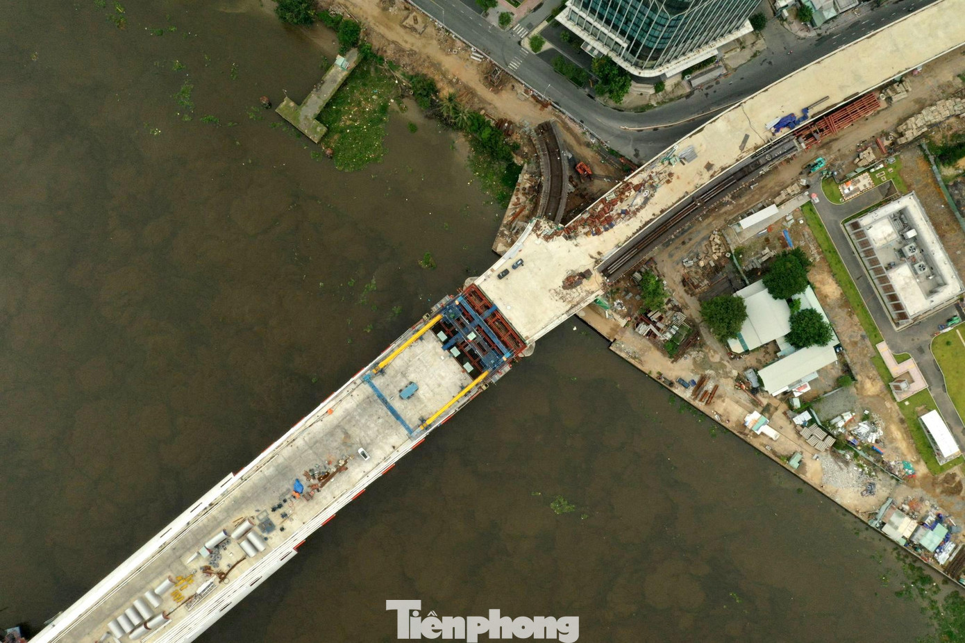 Dự kiến hoàn thành cầu chính vào cuối năm 2021 và đưa vào sử dụng vào quý 2/2022.