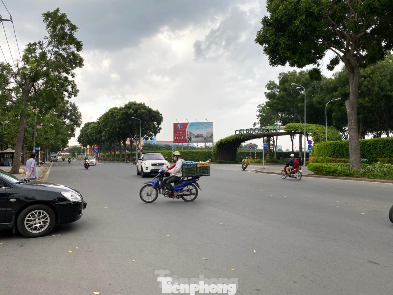 Đáng nói, xung quanh chợ Sơn Kỳ là khu vực dân cư đông đúc và cả Khu đô thị Celadon City với hàng ngàn căn hộ.