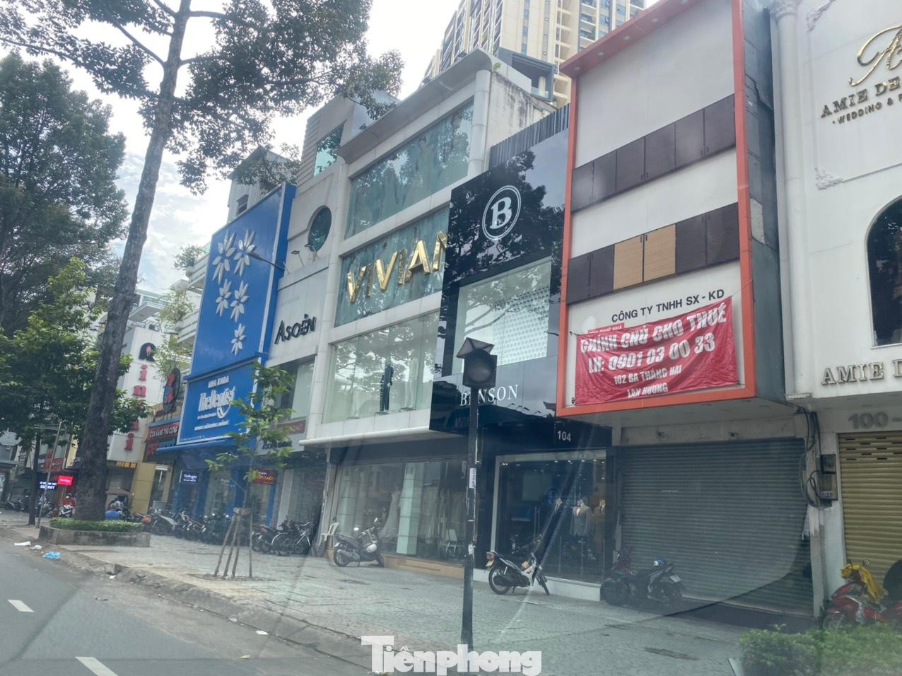 “Cho thuê mặt bằng”, “cho thuê nhà nguyên căn” là hình ảnh dễ bắt gặp trên đường phố TPHCM.