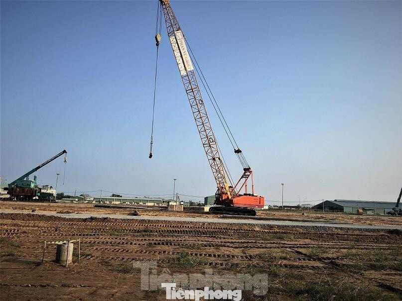 Năm 2014, Công ty TNHH MTV Cảng sông TPHCM tiến hành cổ phần hóa và sau đó đổi tên thành Công ty CP Cảng Phú Định với vốn điều lệ 330 tỷ đồng. Trong phiên đấu giá lần đầu ra công chúng (IPO) vào tháng 12/2014, tổng số cổ phần được bán ra là 8,4 triệu cổ phần (chiếm 25,39% vốn điều lệ) với giá đấu thành công bình quân là 10.102 đồng/cổ phần, tương ứng gần 84 tỷ đồng. Ngoài ra, Công ty TNHH MTV Cảng sông TPHCM cũng thực hiện chào bán cho nhà đầu tư chiến lược 8,4 triệu cổ phiếu.