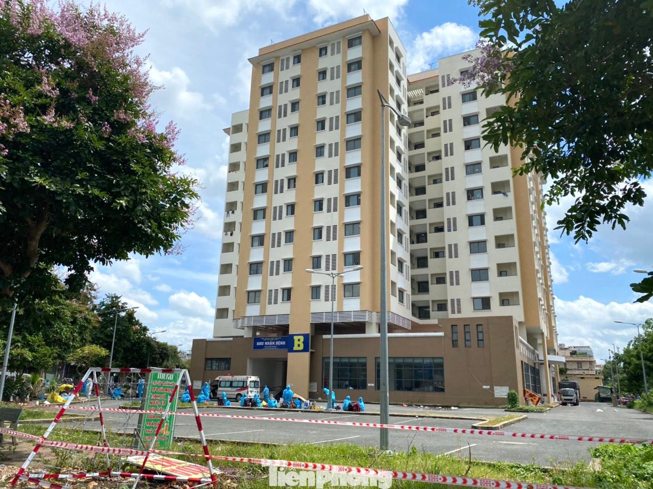UBND TPHCM vừa quyết định trưng dụng 3 khu nhà tái định cư ở quận 12, TP.Thủ Đức và huyện Bình Chánh thành Bệnh viện Dã chiến thu dung điều trị COVID-19.