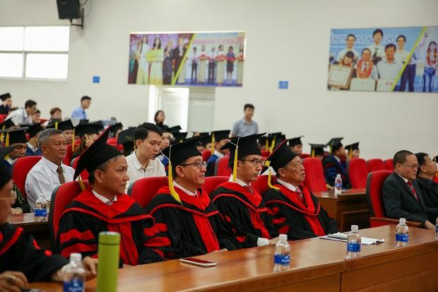 7.300 giảng viên đại học sẽ được đào tạo tiến sĩ. 7.300 giảng viên đại học sẽ được đào tạo tiến sĩ.
