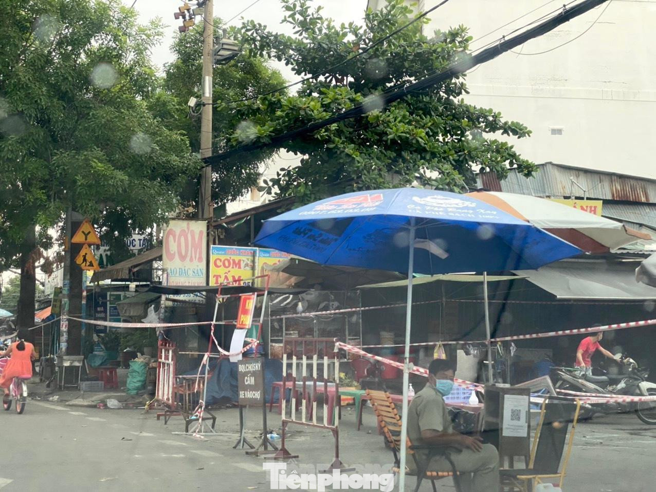 Lực lượng chức năng đã phun khử khuẩn khu nhà bệnh nhân và tổ chức lấy mẫu xét nghiệm mở rộng cho người dân xung quanh khu chợ Sơn Kỳ. Ngày 23/6, kết quả xét nghiệm ghi nhận có thêm 47 trường hợp dương tính COVID-19, đã được Bộ Y tế công bố là BN 14046-14092.