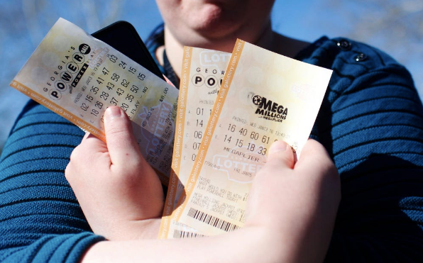 Một người chơi trúng số gần 150.000 USD suýt để mất vì quên. Một người chơi trúng số gần 150.000 USD suýt để mất vì quên.