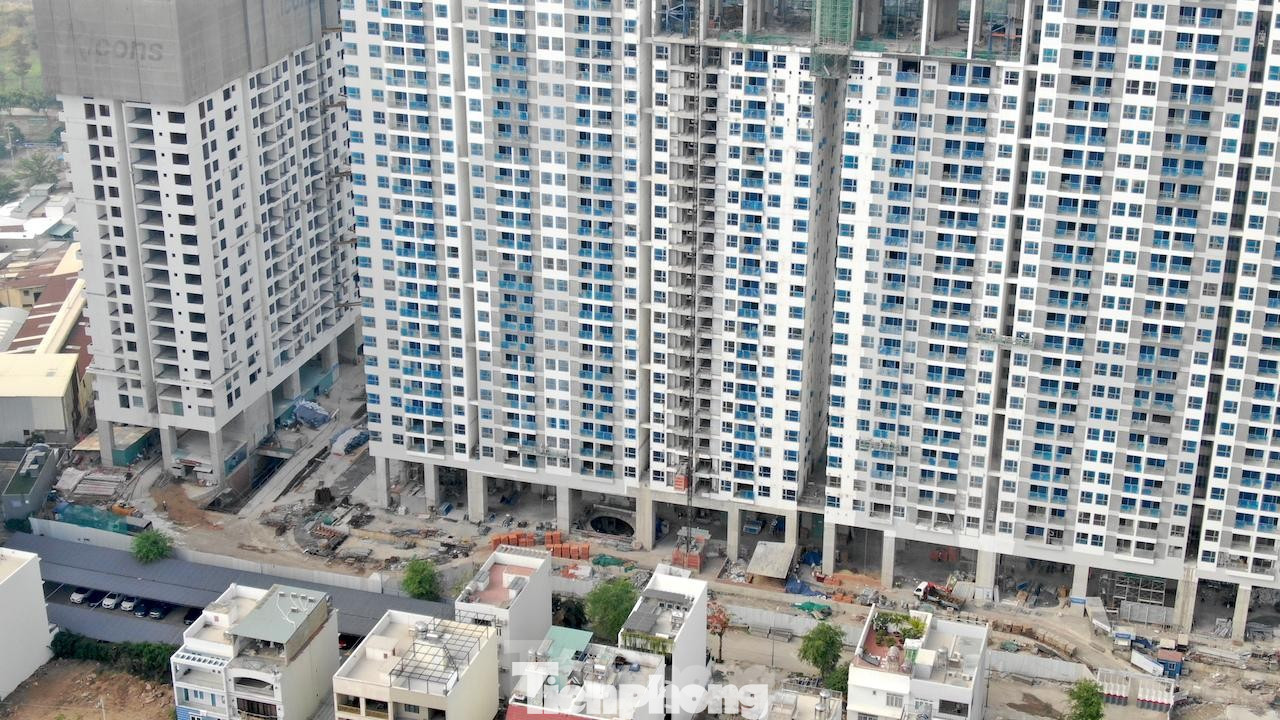 Điều kiện trở thành thành phố dễ dàng hơn nên các huyện ngoại thành TPHCM đang định hướng lên thành phố, thay vì lên quận. Điều kiện trở thành thành phố dễ dàng hơn nên các huyện ngoại thành TPHCM đang định hướng lên thành phố, thay vì lên quận.