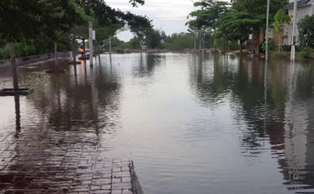 Ngập úng thường xuyên xảy ra tại Khu nhà ở Bến Đình, TP Vũng Tàu, tỉnh Bà Rịa-Vũng Tàu. Ngập úng thường xuyên xảy ra tại Khu nhà ở Bến Đình, TP Vũng Tàu, tỉnh Bà Rịa-Vũng Tàu.