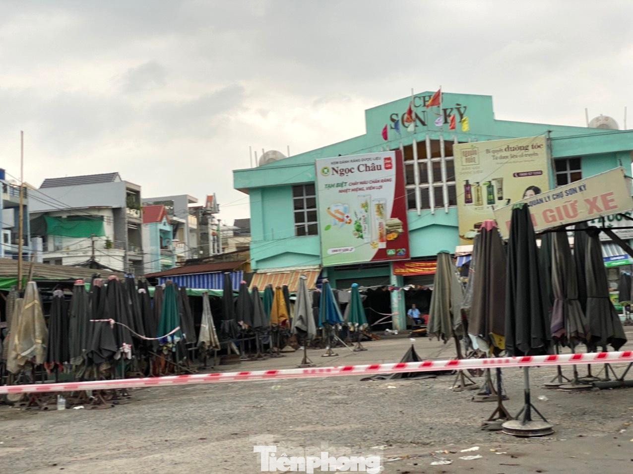 Ngành y tế cũng đã thông báo những người buôn bán hoặc từng đến chợ Sơn Kỳ từ ngày 1/6 nhanh chóng khai báo y tế tại địa phương nơi cư trú để được hướng dẫn các biện pháp phòng chống lây nhiễm.