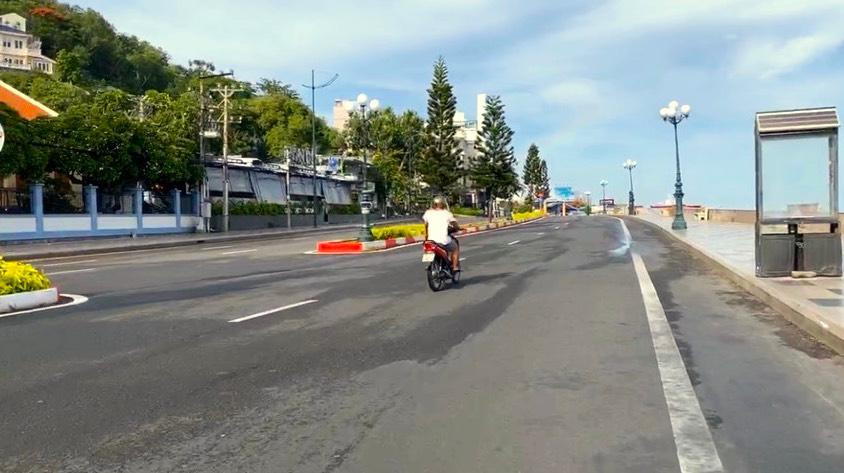 Ông Thanh yêu cầu, khi thực hiện Chỉ thị 16, TP.Vũng Tàu cần xây dựng kịch bản cụ thể, chi tiết các giải pháp và thực hiện quyết liệt, hiệu quả công tác phòng chống dịch.