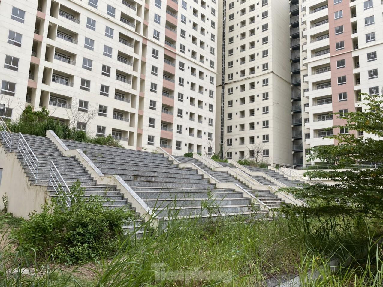 Khu tái định cư Bình Khánh ở quận 2, TPHCM hoang hóa, xuống cấp.