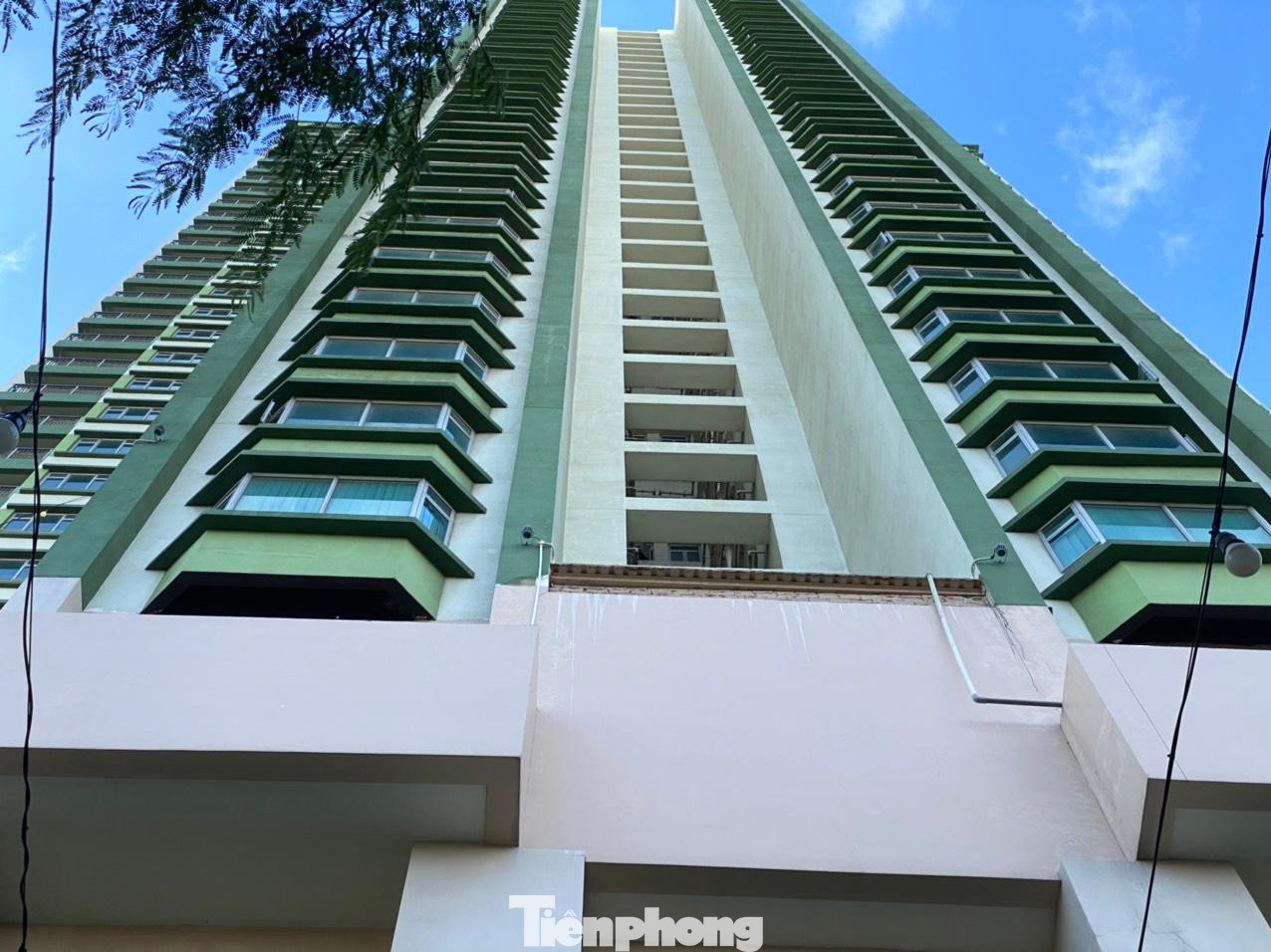 Công trình này được xây dựng năm 1994, với diện tích xây dựng khoảng 100.000 m2.