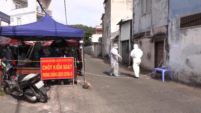 Ban Chỉ đạo phòng chống dịch COVID-19 tỉnh Bà Rịa-Vũng Tàu đánh giá, kết quả phòng chống dịch trong 10 ngày của đợt giãn cách thứ 3, từ ngày 16-25/8 chưa đạt kế hoạch đề ra. Ảnh: VTV. Ban Chỉ đạo phòng chống dịch COVID-19 tỉnh Bà Rịa-Vũng Tàu đánh giá, kết quả phòng chống dịch trong 10 ngày của đợt giãn cách thứ 3, từ ngày 16-25/8 chưa đạt kế hoạch đề ra. Ảnh: VTV.