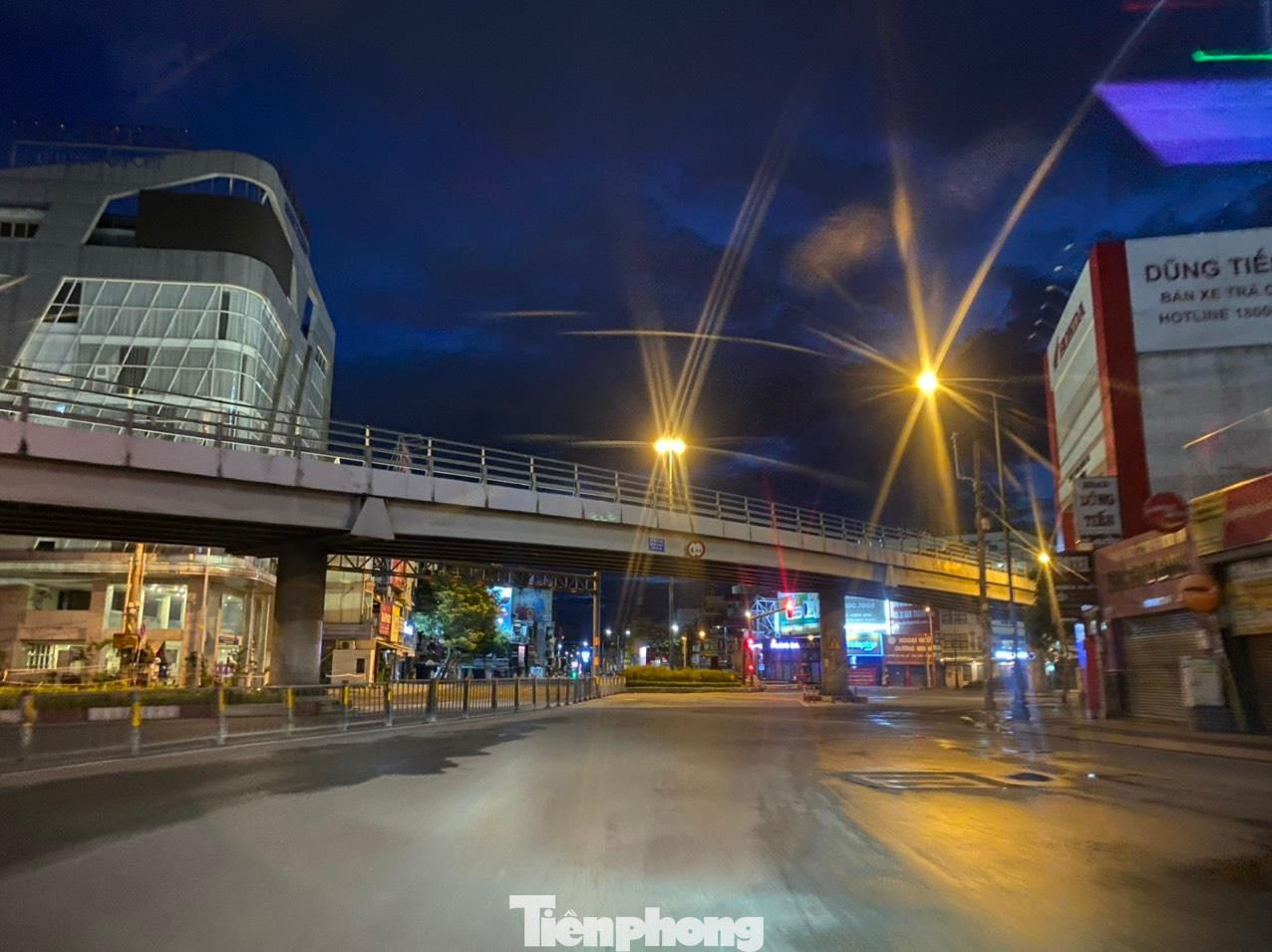 Cầu vượt Lăng Cha Cả.