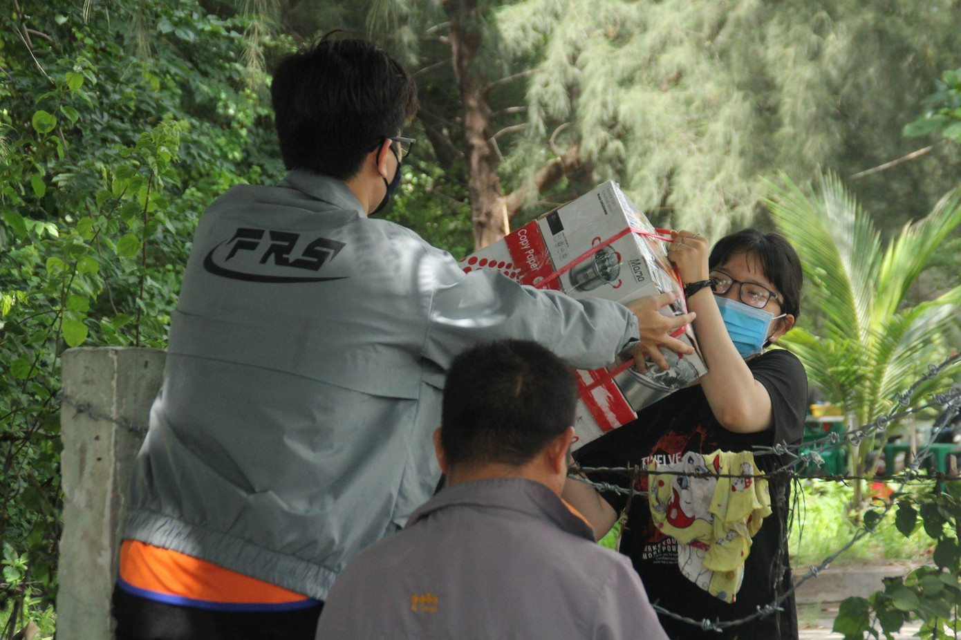 Để đảm bảo yêu cầu phòng dịch và sẵn sàng cho tình huống trưng dụng KTX làm trung tâm cách ly theo yêu cầu của UBND TP. HCM, Trung tâm đề nghị tất cả sinh viên rời KTX, thời gian từ chiều nay đến trước 17h ngày 1/6/2021. Để đảm bảo yêu cầu phòng dịch và sẵn sàng cho tình huống trưng dụng KTX làm trung tâm cách ly theo yêu cầu của UBND TP. HCM, Trung tâm đề nghị tất cả sinh viên rời KTX, thời gian từ chiều nay đến trước 17h ngày 1/6/2021.