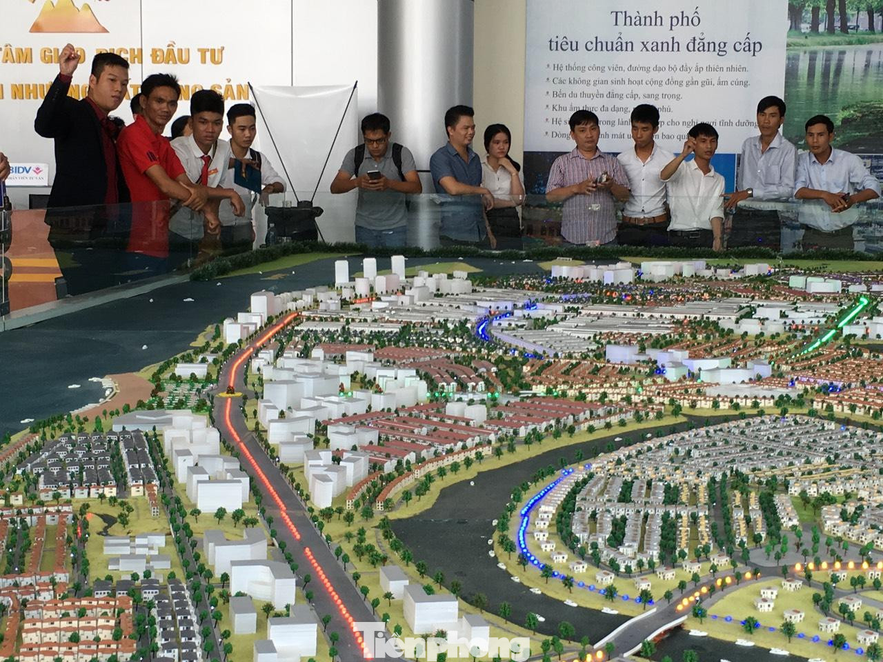 Năm 2022, thị trường bất động sản TPHCM có thể tiếp tục xảy ra tình trạng tăng giá đất nền tại các khu vực có quy hoạch trở thành các khu đô thị mới được đầu tư đồng bộ hạ tầng kỹ thuật, hạ tầng xã hội. Năm 2022, thị trường bất động sản TPHCM có thể tiếp tục xảy ra tình trạng tăng giá đất nền tại các khu vực có quy hoạch trở thành các khu đô thị mới được đầu tư đồng bộ hạ tầng kỹ thuật, hạ tầng xã hội.