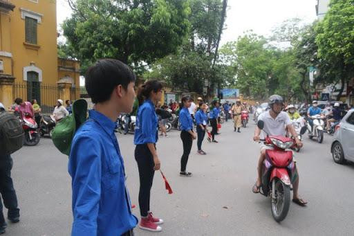 Không để xảy ra ùn tắc tại các khu vực tổ chức kỳ thi tốt nghiệp THPT. Không để xảy ra ùn tắc tại các khu vực tổ chức kỳ thi tốt nghiệp THPT.