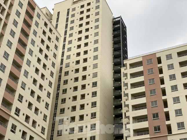 Thời gian mỗi đợt luân phiên là 4 tuần, trong thời gian luân phiên các y, bác sĩ sẽ lưu trú hẳn tại các bệnh viện dã chiến, không trở về nhà.