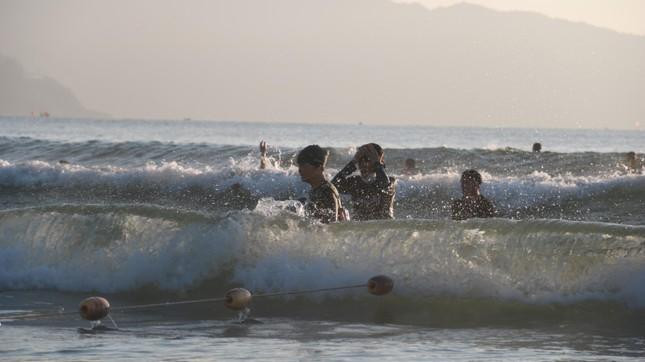 Từ ngày 16/10, người dân tỉnh Bà Rịa-Vũng Tàu sẽ được tắm biển. Từ ngày 16/10, người dân tỉnh Bà Rịa-Vũng Tàu sẽ được tắm biển.