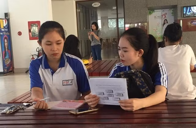 Trường ĐH Sư phạm TP. HCM công bố đề thi minh họa đánh giá năng lực. Trường ĐH Sư phạm TP. HCM công bố đề thi minh họa đánh giá năng lực.
