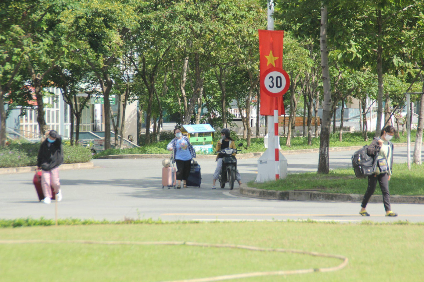 Ngày 29/5, hàng ngàn sinh viên đã rời KTX ĐHQG TP. HCM. Ngày 29/5, hàng ngàn sinh viên đã rời KTX ĐHQG TP. HCM.