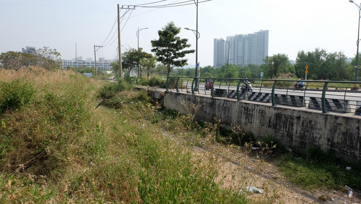 Lô đất số 3-5 nằm cạnh đường Tố Hữu, diện tích 6.446 m2 có giá khởi điểm hơn 578 tỷ đồng. Lô này đã được bán thành công với giá 3.820 tỷ đồng, cao gấp 6,6 lần so với giá khởi điểm. Sau 130 lượt trả giá của 21 đơn vị tham gia đấu giá, Công ty CP Dream Republic đã trúng thầu. Lô đất số 3-5 nằm cạnh đường Tố Hữu, diện tích 6.446 m2 có giá khởi điểm hơn 578 tỷ đồng. Lô này đã được bán thành công với giá 3.820 tỷ đồng, cao gấp 6,6 lần so với giá khởi điểm. Sau 130 lượt trả giá của 21 đơn vị tham gia đấu giá, Công ty CP Dream Republic đã trúng thầu.