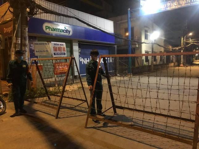 TPHCM phong tỏa 2 phường với gần 100.000 dân ảnh 1