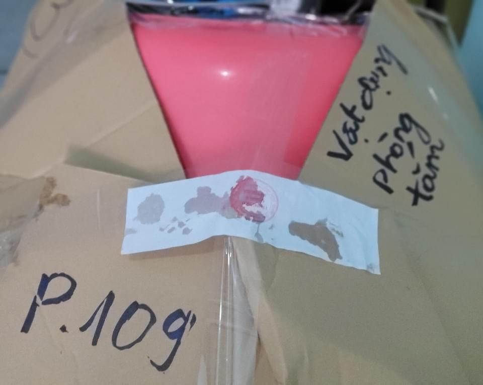 Đóng thùng cẩn thận.