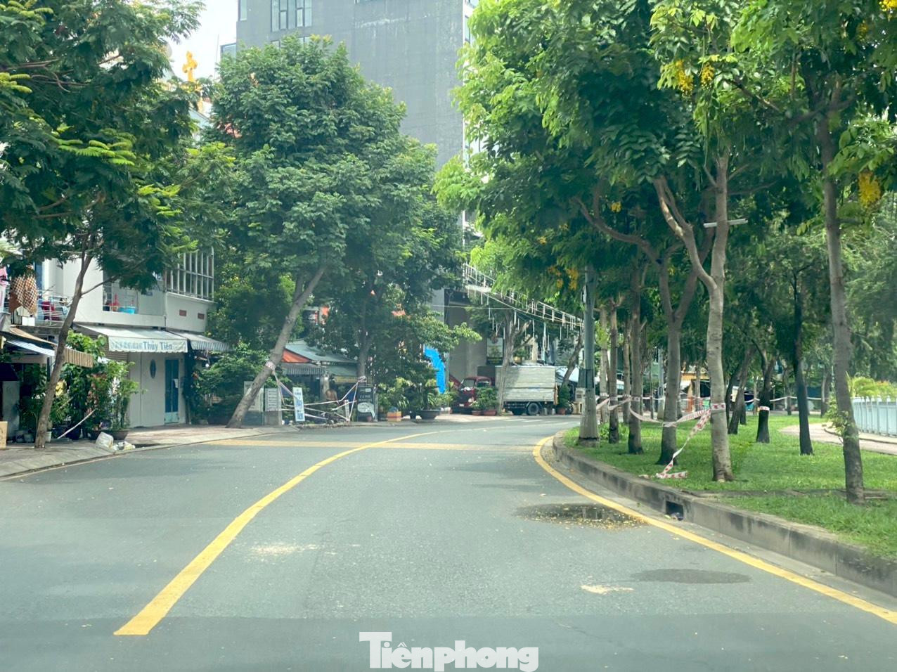 Thành phố đã huy động các bệnh viện tư nhân tham gia ứng cứu, tuy nhiên bệnh viện lập ra đến đâu nhanh chóng rơi vào tình trạng quá tải đến đó. Thành phố đã huy động các bệnh viện tư nhân tham gia ứng cứu, tuy nhiên bệnh viện lập ra đến đâu nhanh chóng rơi vào tình trạng quá tải đến đó.