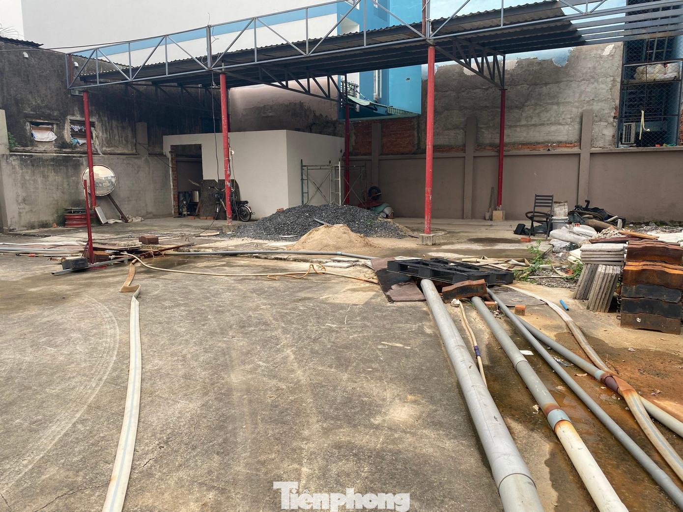 Hiện trạng của chung cư Đại Thành nhìn giống một công trường xây dựng hơn là một chung cư đã có dân cư trú.