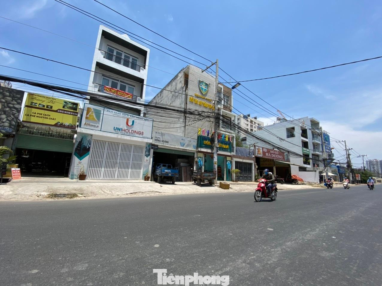 Nhu cầu thuê mặt bằng giảm đi đáng kể, nhiều tuyến đường nhan nhản treo biển mặt bằng cho thuê. Nhu cầu thuê mặt bằng giảm đi đáng kể, nhiều tuyến đường nhan nhản treo biển mặt bằng cho thuê.