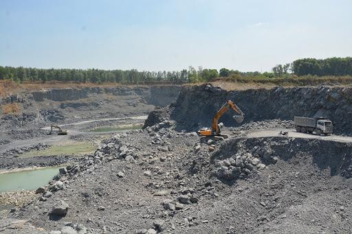 Đồng Nai cho phép chuyển nhượng mỏ đá Đồi Chùa 1 khi không đủ điều kiện.