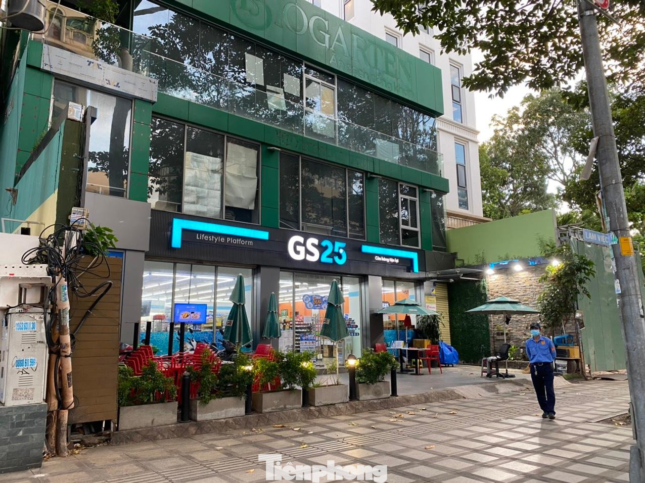 Tuy nhiên, 1 cửa hàng GS25 trên đường Nam Kỳ Khởi Nghĩa quận 3 vẫn mở cửa hoạt động.