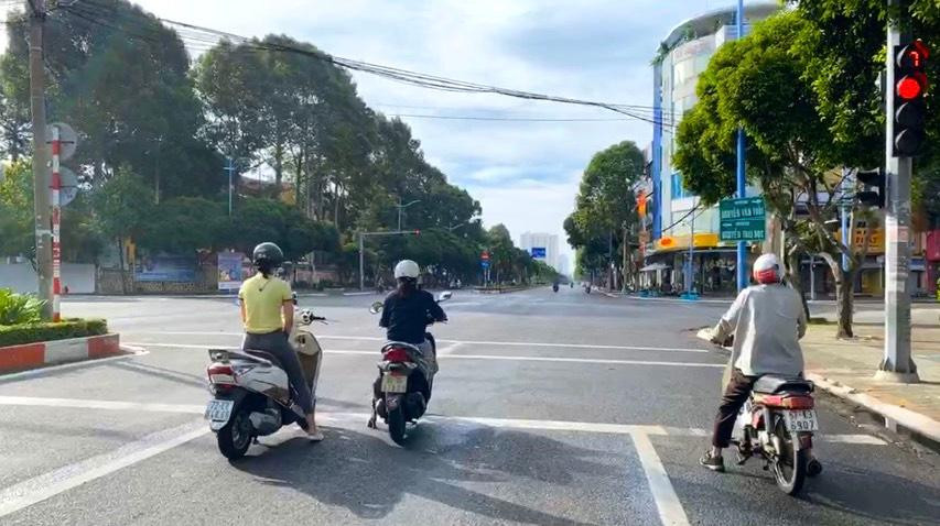 Bí thư Tỉnh ủy cũng yêu cầu UBND tỉnh, các sở, ngành sẵn sàng hỗ trợ TP.Vũng Tàu về nhân lực, vật lực khi địa phương này cần trong thời gian thực hiện theo Chỉ thị 16.