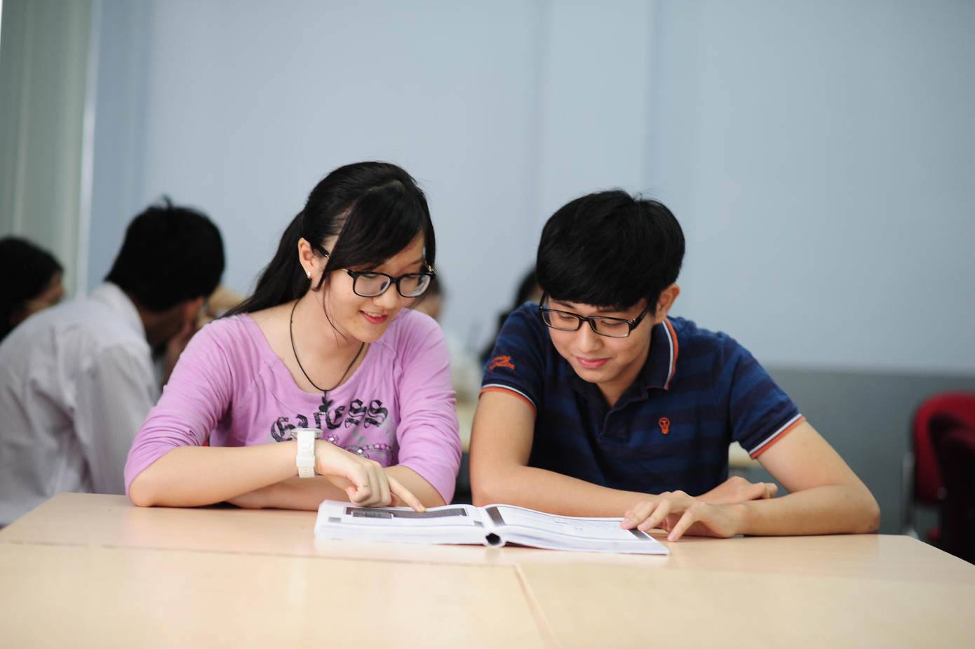 Sinh viên UEH được học tập tại môi trường hiện đại, uy tín. Sinh viên UEH được học tập tại môi trường hiện đại, uy tín.