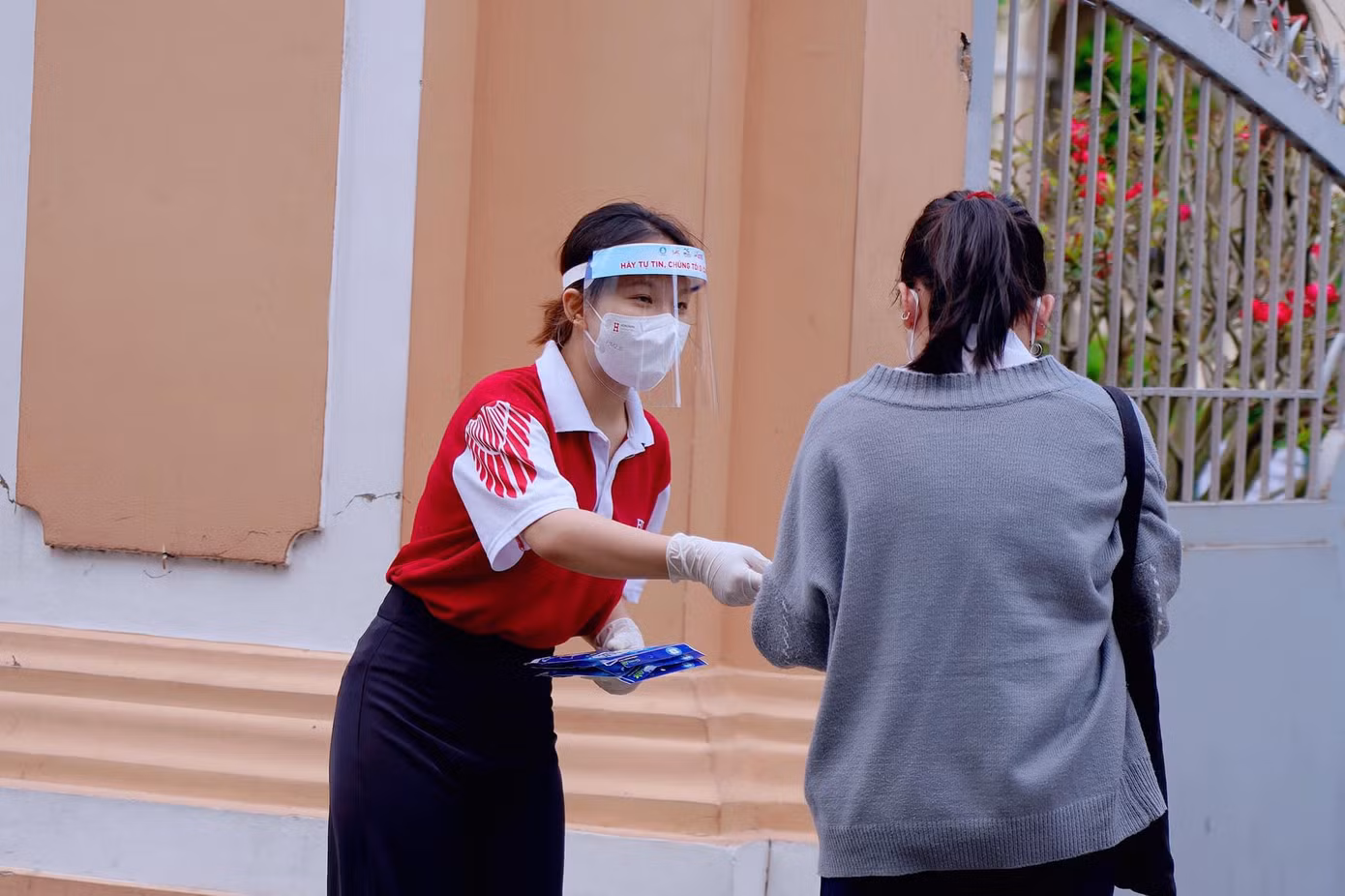 Sinh viên HIU tham gia tiếp sức mùa thi. Sinh viên HIU tham gia tiếp sức mùa thi.