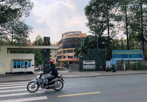 Vì sao Hiệu trưởng trường ĐH Đồng Nai bị kỷ luật cách hết các chức vụ trong Đảng? ảnh 1 Vì sao Hiệu trưởng trường ĐH Đồng Nai bị kỷ luật cách hết các chức vụ trong Đảng? ảnh 1