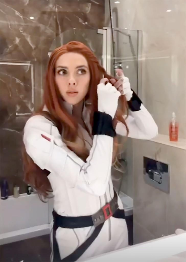 Người mẫu Nga nổi tiếng trên TikTok nhờ cosplay nữ diễn viên "Avengers". Người mẫu Nga nổi tiếng trên TikTok nhờ cosplay nữ diễn viên "Avengers".