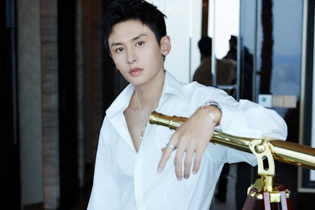 Trương Triết Hạn bất ngờ được bênh vực. Trương Triết Hạn bất ngờ được bênh vực.