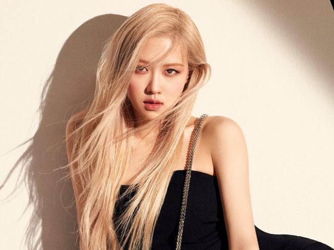 Rosé đã hủy lịch trình ngày 25/11. Rosé đã hủy lịch trình ngày 25/11.